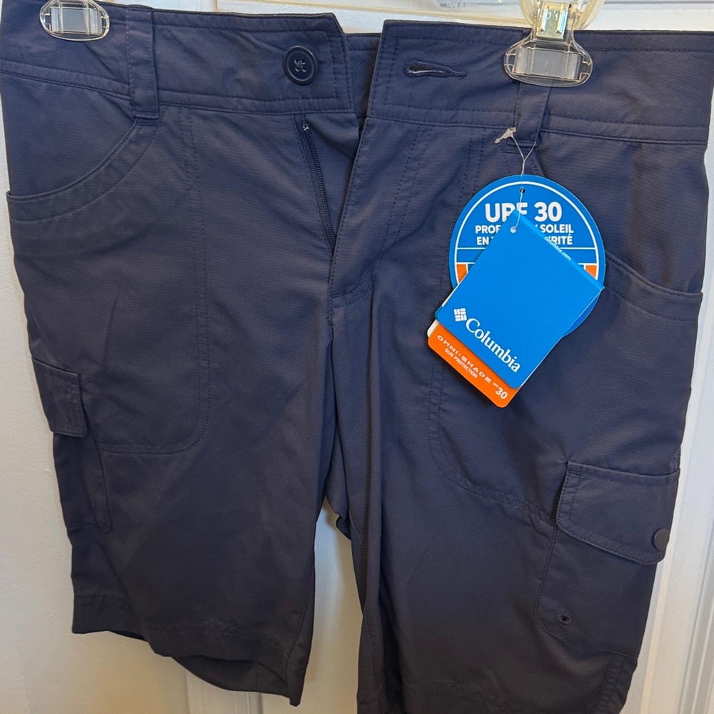 Columbia Women’s  Omni Shade and Wick Dark Blue Cargo Shorts, Size 2, Tags on